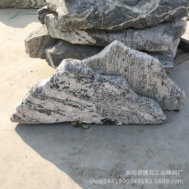 厂家批发雪浪石天然景观石户外草地庭院花岗岩组装片石园林装饰件