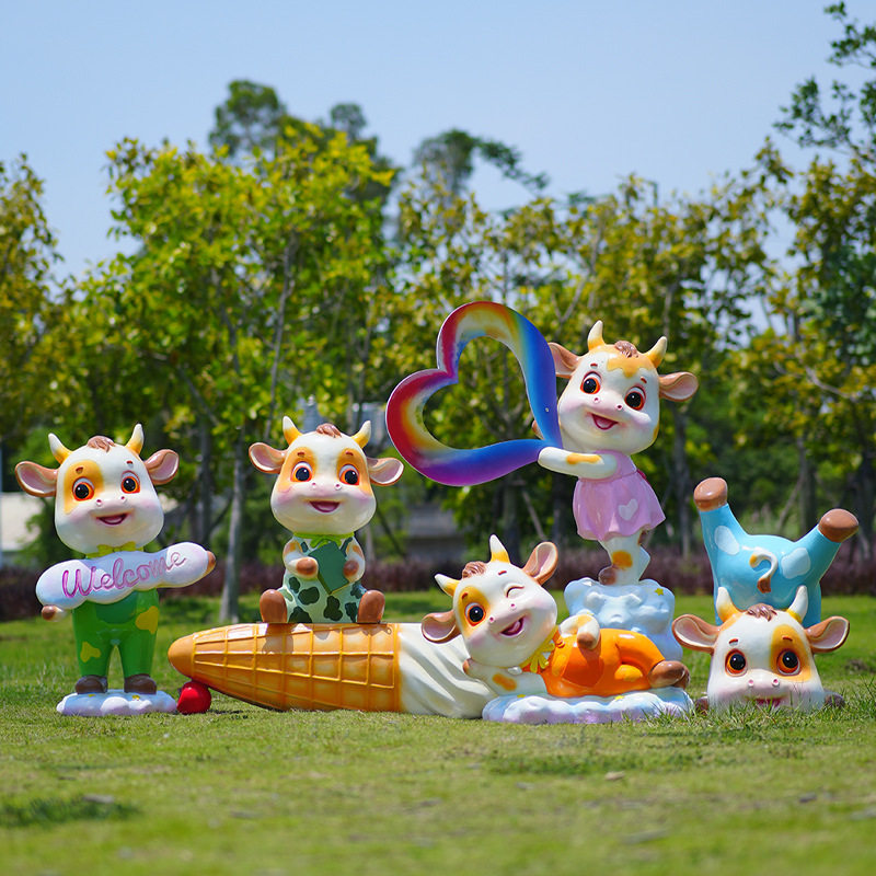 户外卡通奶牛雕塑花园草坪摆件园林景观小品幼儿园坐凳玻璃钢装饰