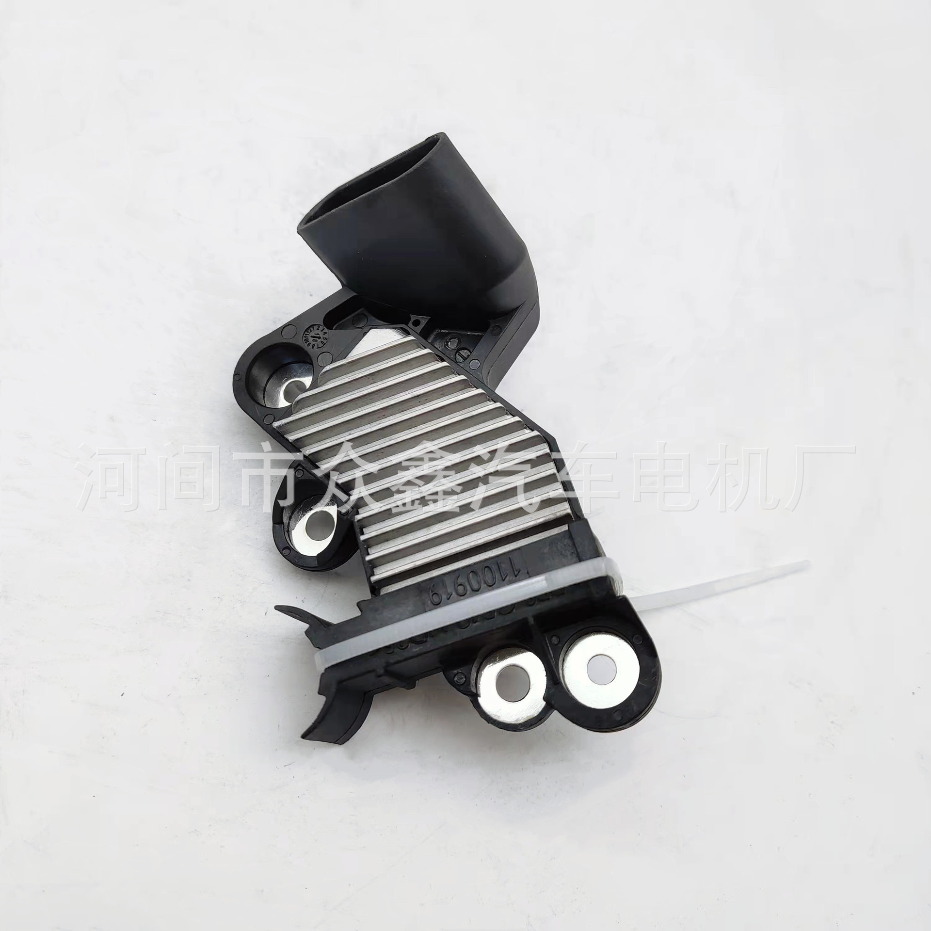 用于HOWO A7 的VG1095094002发电机调节器