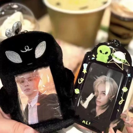 薄荷绿外星人百搭校园卡饭卡爱豆小卡收纳套ins卡包展示挂件带挂绳校牌工厂牌钥匙扣卡套一体