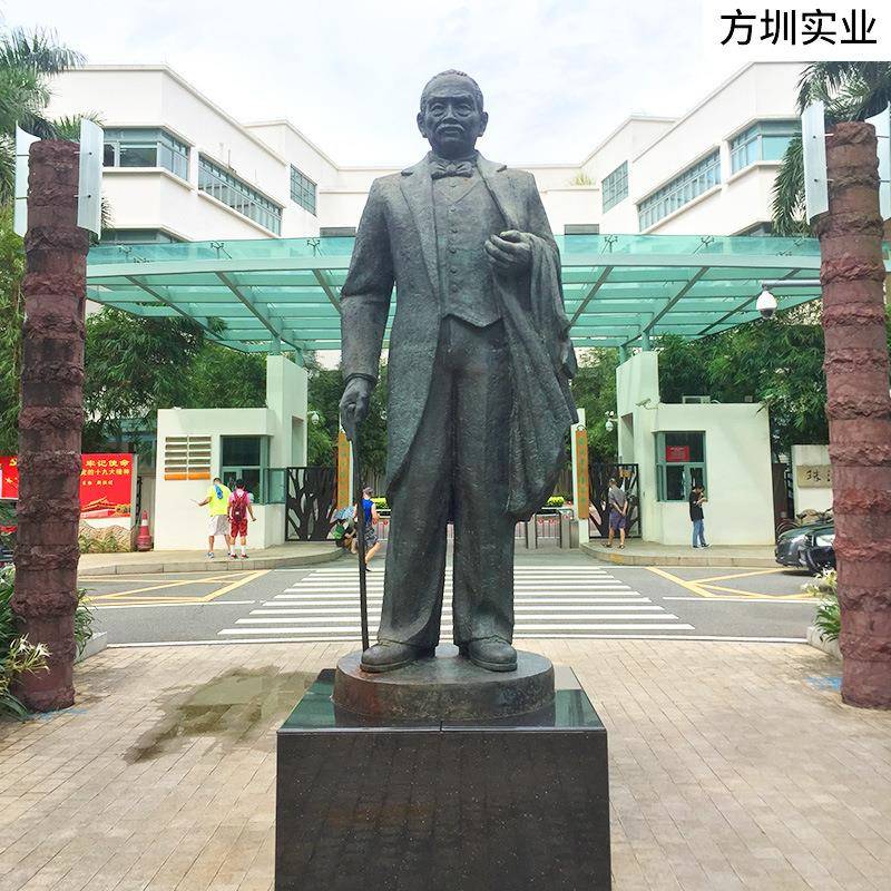 大型室外玻璃钢雕塑校园广场入口人物文化精神传承雕像名人立像