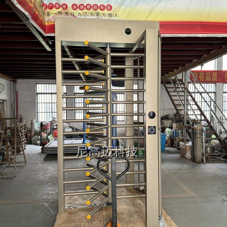 不锈钢烤漆栅栏门单开转门成品防尾随全高人字转闸双向通行辊闸机图片