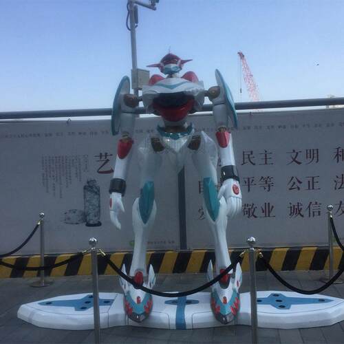 威斯顿玻璃钢机器人机甲战士英雄雕塑户外商场广场美陈摆件雕塑