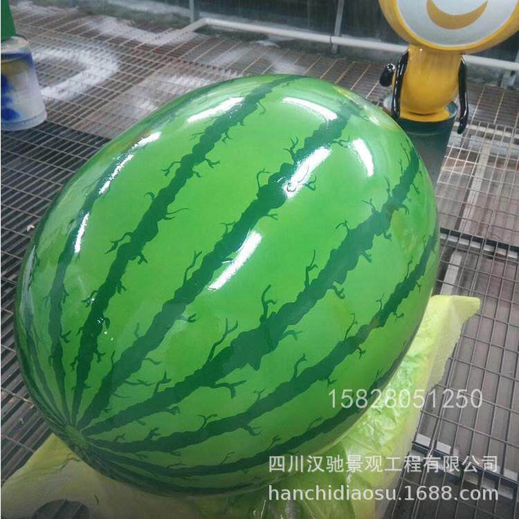 玻璃钢雕像供应仿真大西瓜，仿真水果纤维雕塑，公园绿地摆件