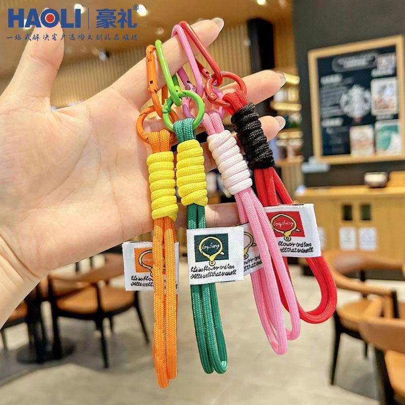 2025年新款多巴胺拼色钥匙扣手绳创意汽车锁匙链背包包简约小挂件