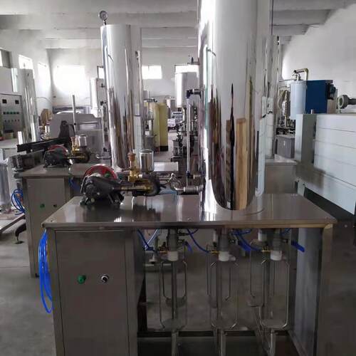 型桔子厂可乐山楂味碳酸饮生产设备老WKH汽水混合料灌小装机械设