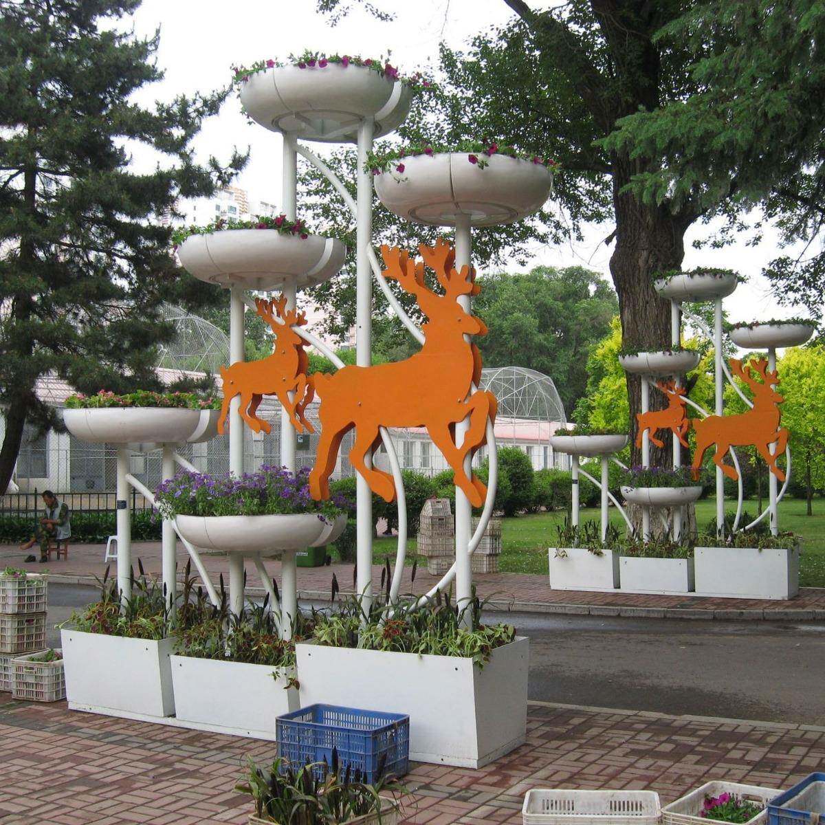 立体花架铁艺园林景观雕塑花盆道路广场花箱花坛--万物合生