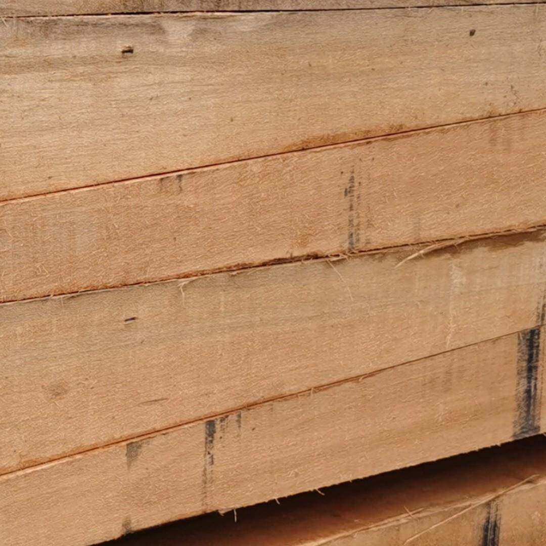 厂家柳桉原木杂木红色船硬用实木垫木三斜EUJ角木枕木木承重方木