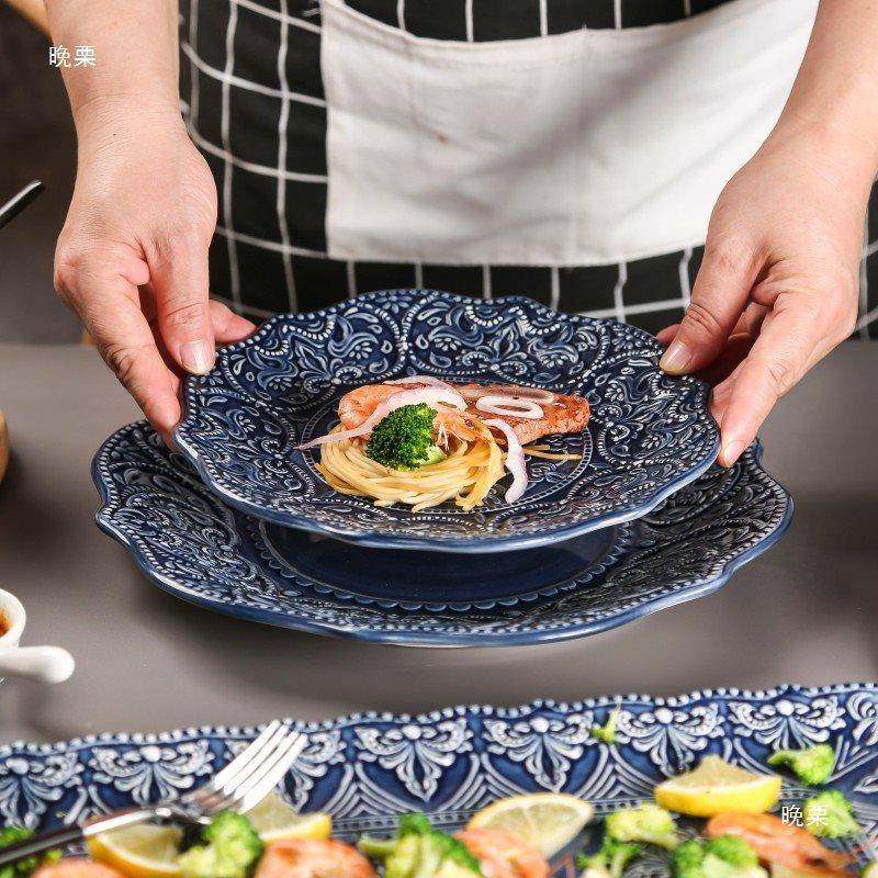 网盘用子洛克陶瓷盘复古浮雕餐盘E巴家轻奢牛NZP排盘汤碗红餐具套