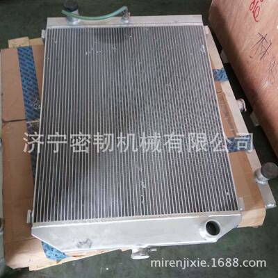 压路机全车配件SR12-5/SR16水箱散热器242-03-05000