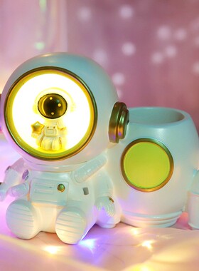 宇航员小夜灯创意笔筒儿童房间书桌摆件男孩男生男童多功能装饰品