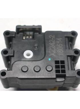 FA14-61-A82M1适用于海马HM5/HM6控制器(暖风机调温模式)5插