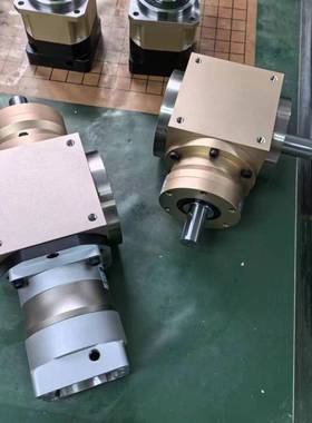 双出轴AT060-FL精密换向器AT入向行换器孔轴出双输出星换向器