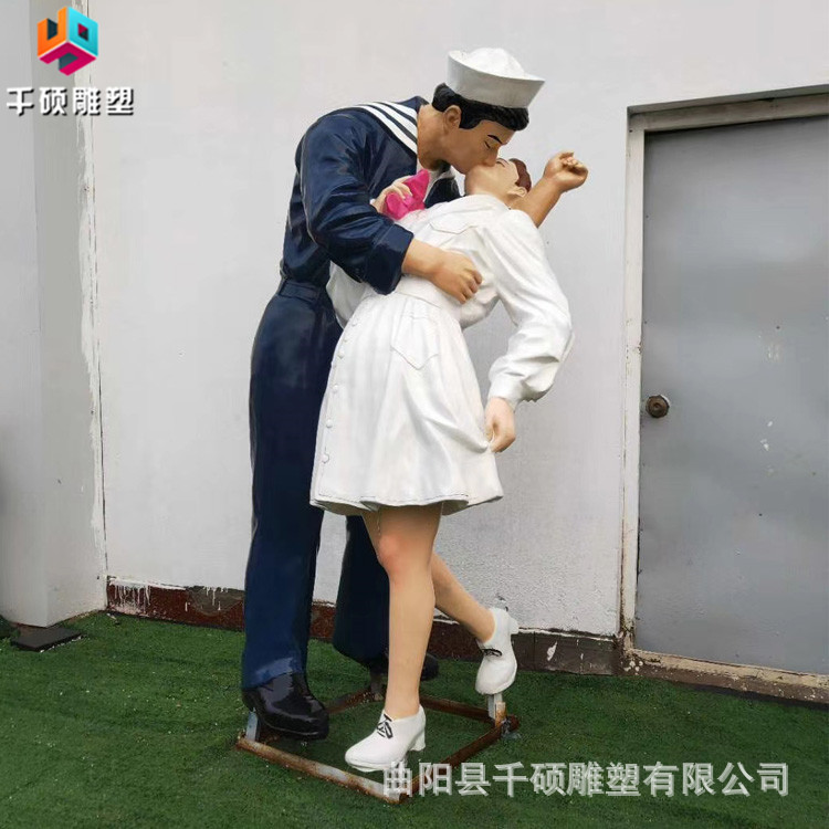 玻璃钢彩绘人物雕塑爱情主题男女现代亲吻户外广场公园情侣雕塑