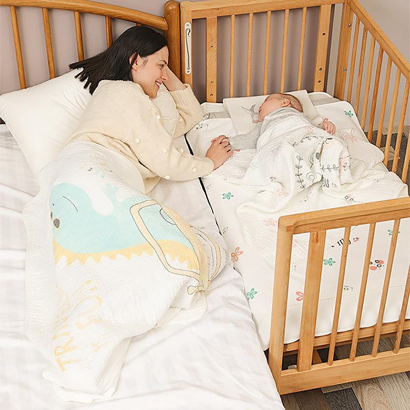 蓝精实灵榉木滚儿床木新生儿婴宝宝床拼FNN接大床BB床带轮