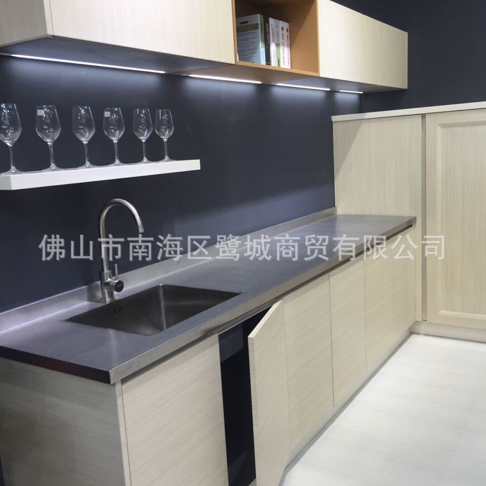 不锈钢橱柜不锈钢水槽柜橱柜门板覆膜门板厨房不锈钢整体橱柜面板