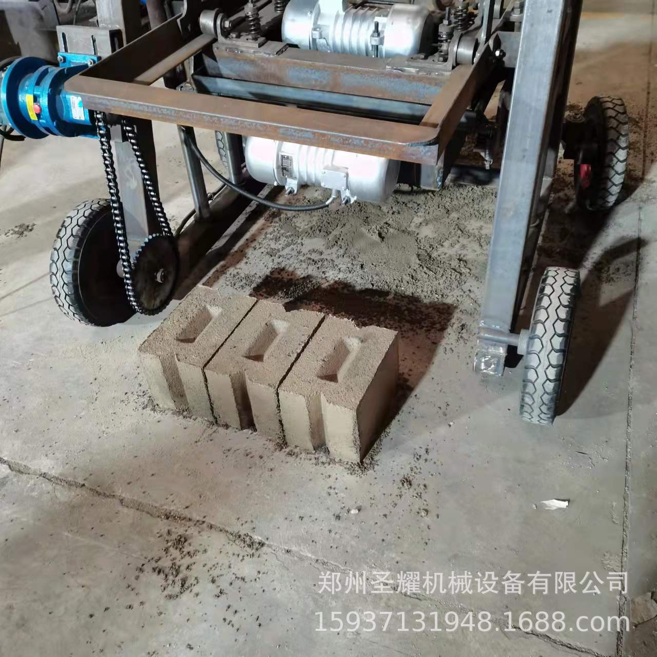 四川4-45免托板移动式制砖机移动式空心制砖机行走式家用电制砖机