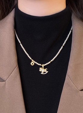 金色小马珍珠毛衣链女轻奢小众