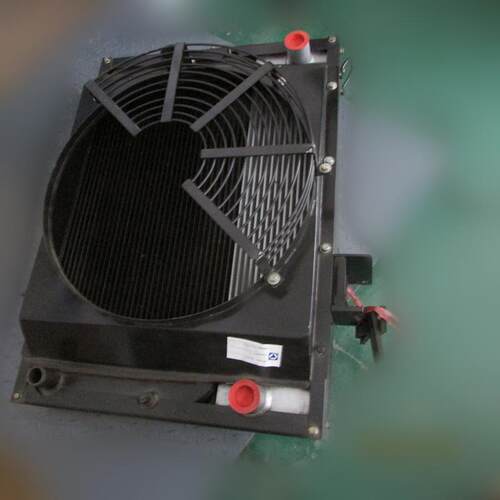 供应徐工伸缩臂叉装车配件404200099 XT670.1.2.1散热器