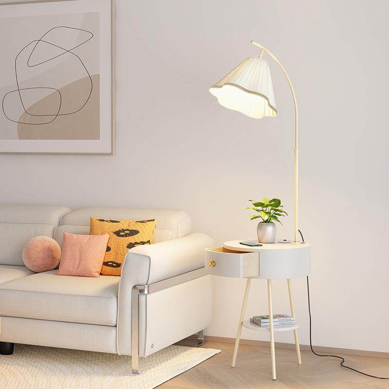 奶油风落地灯卧室床头柜一体台灯客厅沙发旁边的茶几立式置物氛围