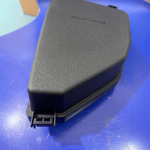 82662-0R31082662-0R320继电器盒上盖适用于丰田威兰达RAV4车身