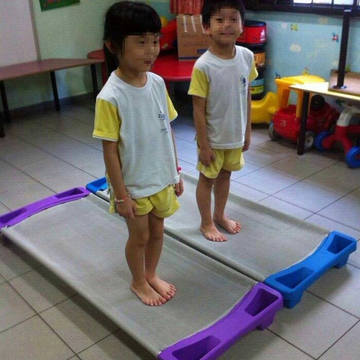 幼儿园蓝布床午休床塑料网床早教儿童午睡床可叠加帆布床叠叠床