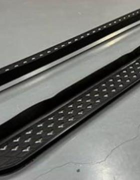 适合丰田GrandHighlander20242025黑色Nerf脚踏板