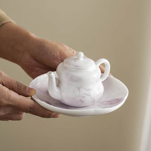 纯手绘紫兰花陶瓷茶壶釉下彩家用小号仿古泡茶壶手执单壶手抓壶