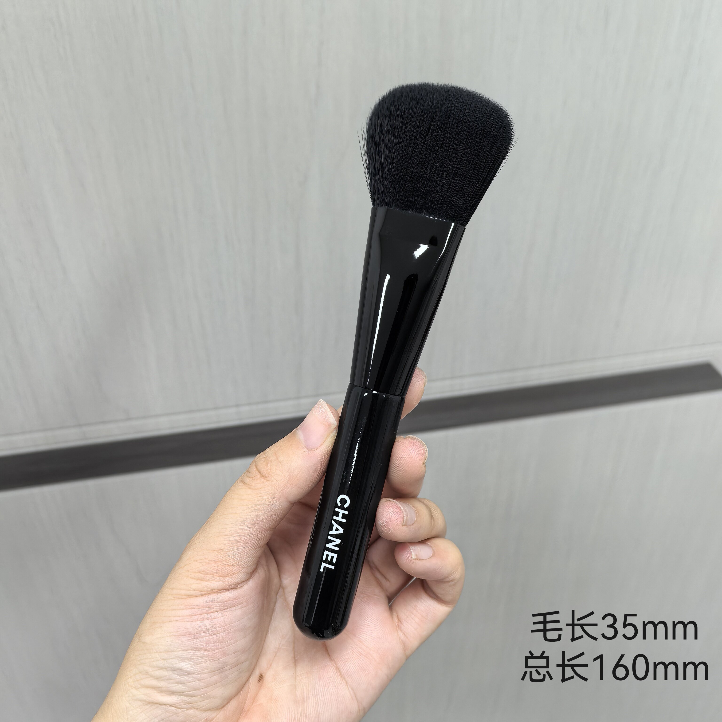 Chanel, cho'tka, yumshoq yuz qizarishi