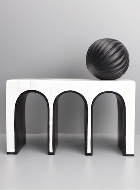 创意黑白M桥艺术摆件 家居书房客厅电视柜软装饰品树脂工艺品摆设