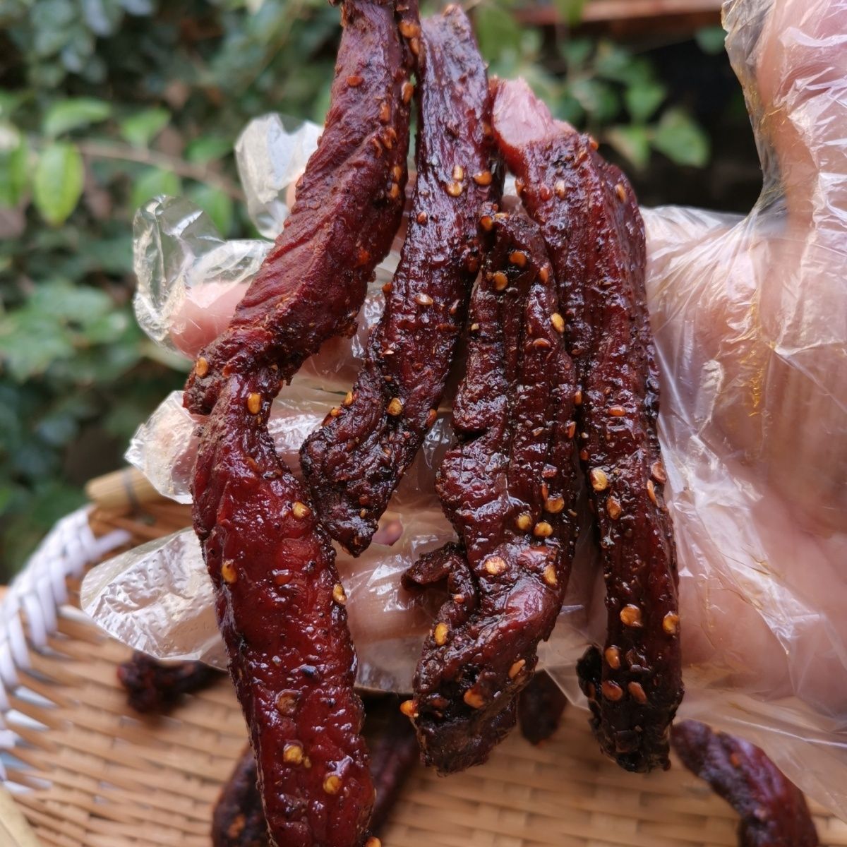 云南德宏傣家炭烤牛干巴正宗香辣涮涮辣牛肉干开袋即食多味可选