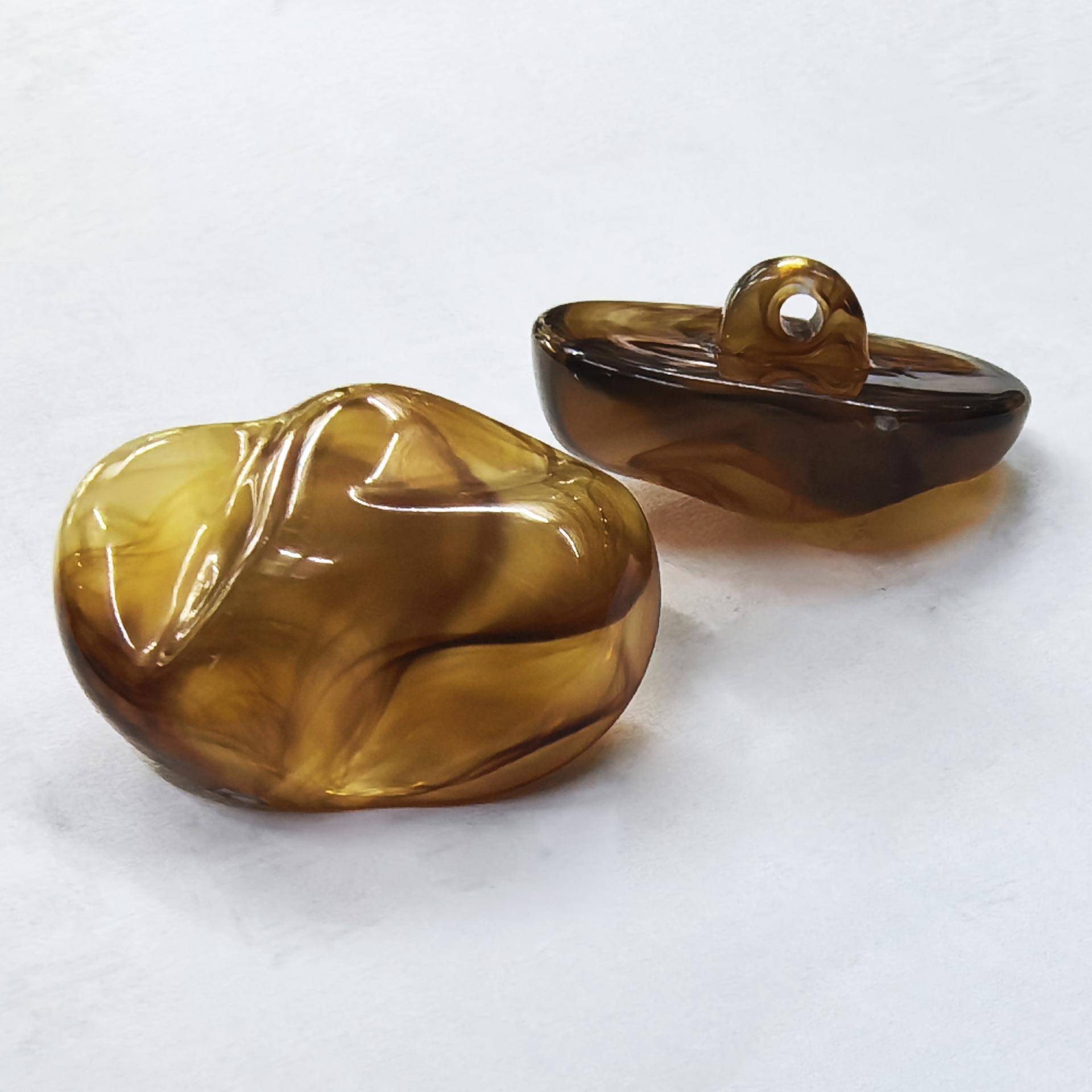 OLI厂家树脂不规则纽异形克塑料亚力纽扣百搭风扣衣大衣毛呢纽扣