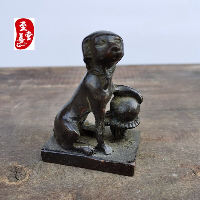 古玩收藏老包浆仿古合金铜客厅装饰摆件狗抱球印章印文5.5*3*7.5C