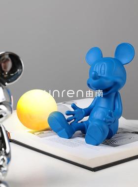 现代简约SPP电镀卡老通鼠抱球夜灯摆件客厅家居儿童房面创意装桌