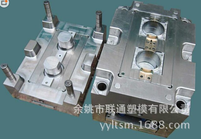 模具规模厂家设计生产汽车保险杠防尘壳挡泥板塑料注塑模具