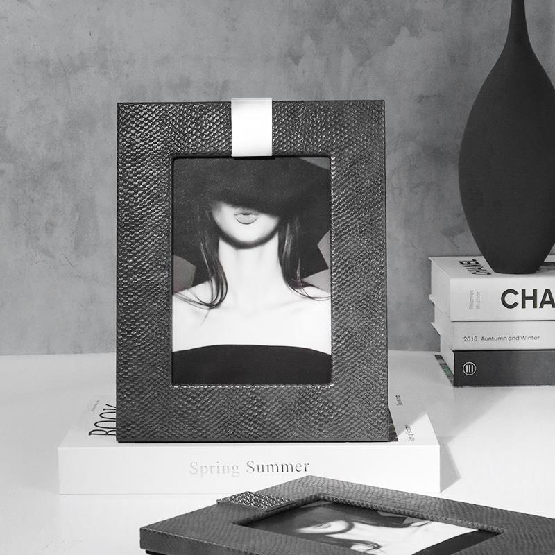 创意轻奢皮革相框台桌面卧室板房6寸摆7寸相架设计样360师摆款装