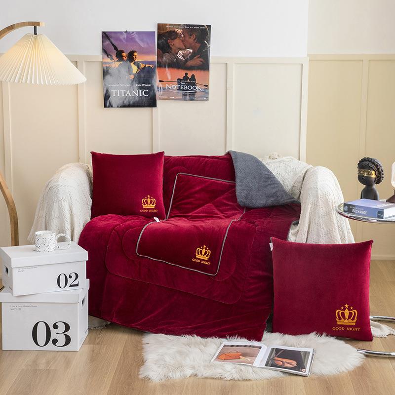 宝暖绒保加厚双拼绣花抱枕被办公午睡被宝室子汽雷人车靠垫休息盖