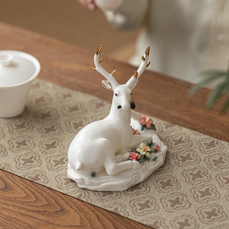 陶瓷711鹿摆你件一鹿有招财家居客厅电视柜酒装柜桌面饰工艺梅品