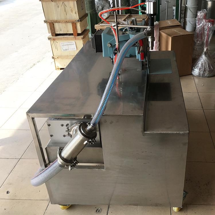 厂家现货自动水定量233小瓶灌精装消毒酒液体K1防1水涂料灌装机