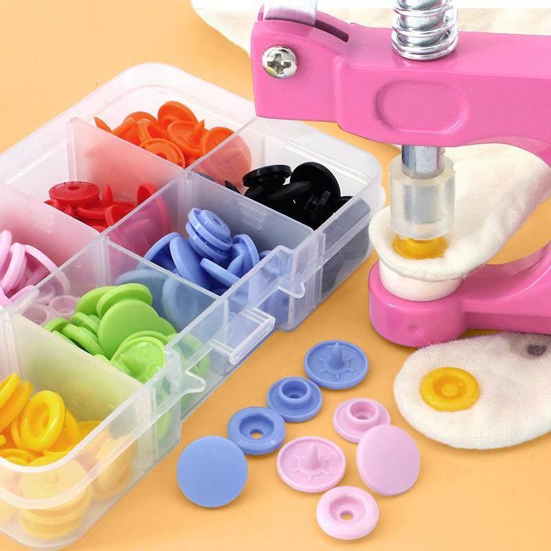 现货华联T3T5T8磨砂彩色塑料四合扣童装爬爬服口水巾子母按扣