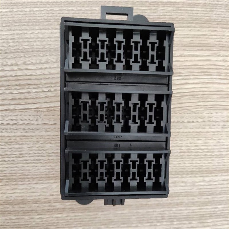 202-06PL 6路继电器保险丝组合式多路保险丝座新能源汽车机器人