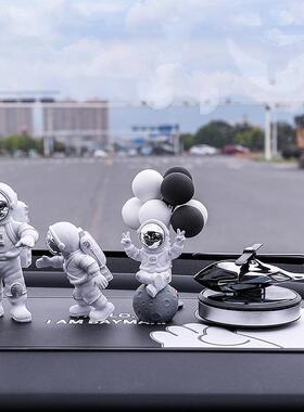 汽车饰品件2025能新款中控台车54943网红内饰高级感摆旋转太阳轻