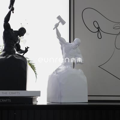 简约轻奢北欧创意居自我琢TII励人雕物摆件家酒志店样板软装饰艺