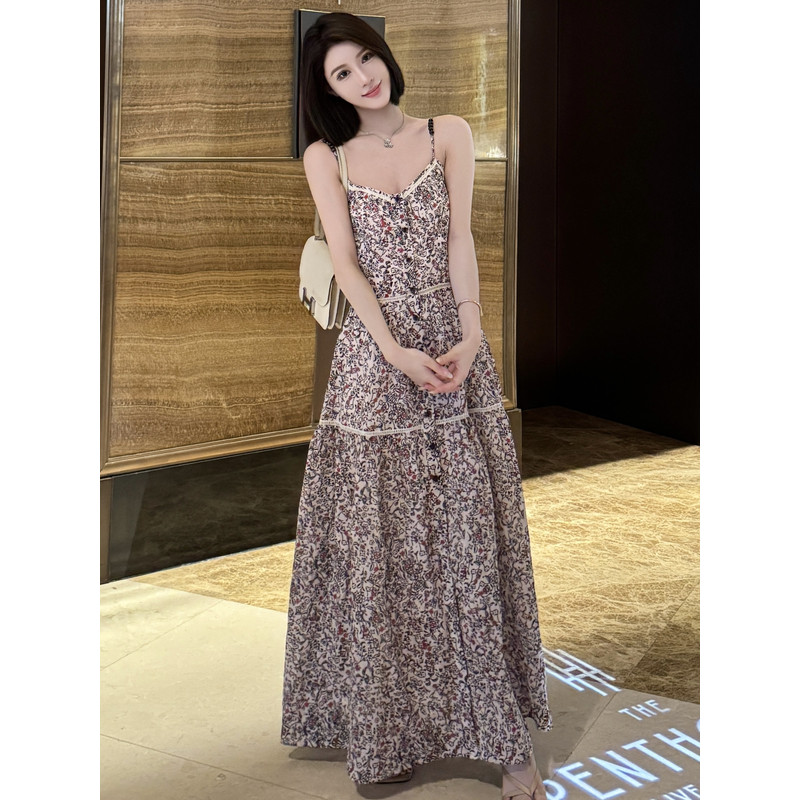 波西米亚小碎花吊带连衣裙女2025夏季新款度假风今年流行的长裙子