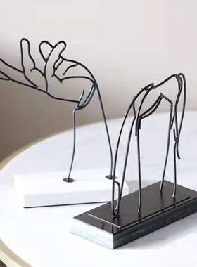 现代简约白色黑色抽象金属艺术人手摆件样板房售楼处书房软装饰品