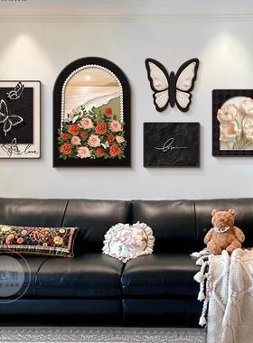 法式复饰古客厅装画奶组油中古PBV风沙发背景墙挂画蝴蝶玫瑰合壁