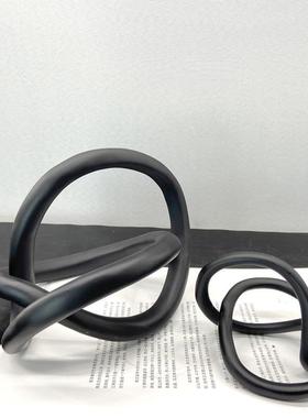 简约现代黑色树脂客抽象绳结样摆书镇板房售楼HVQ处件厅软装饰品