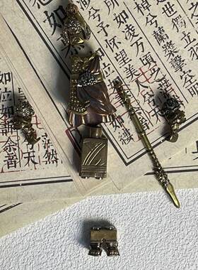 桌岳件|黄飞铜手把件国摆3风面装饰品甲胄文创纪念品