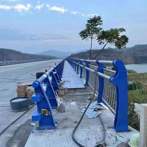 铝合金栏杆不锈钢栏杆不锈钢护栏定制景观防撞护栏铝合金护栏