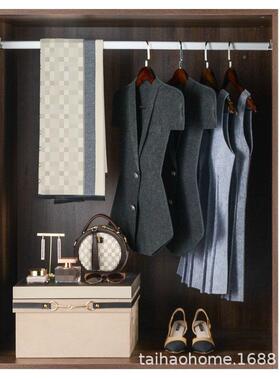 现代间极简样房衣道帽摆件衣柜展厅软装搭配套装板tb-65439毛毡具